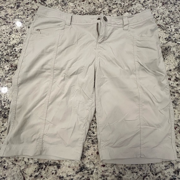 Royal Robbins Light Tan Women’s Shorts - Picture 1 of 3